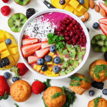 smoothie-bowl-with-colorful-fruits